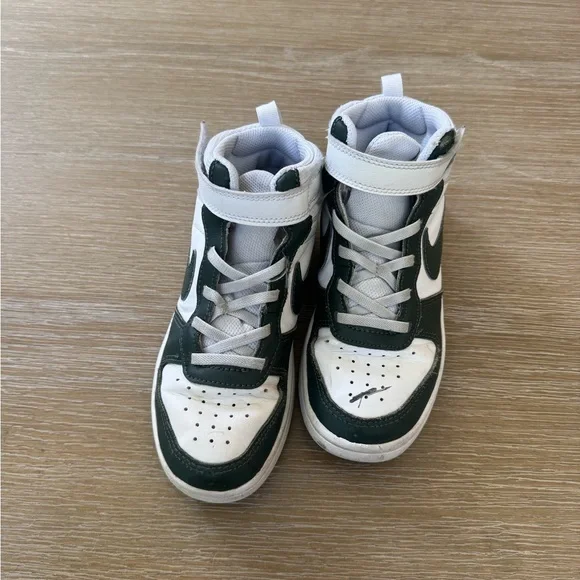 Nike boys Court Borough Mid 2 High Top Velcro strap Sneaker shoes size 1 big kid - Picture 2 of 8